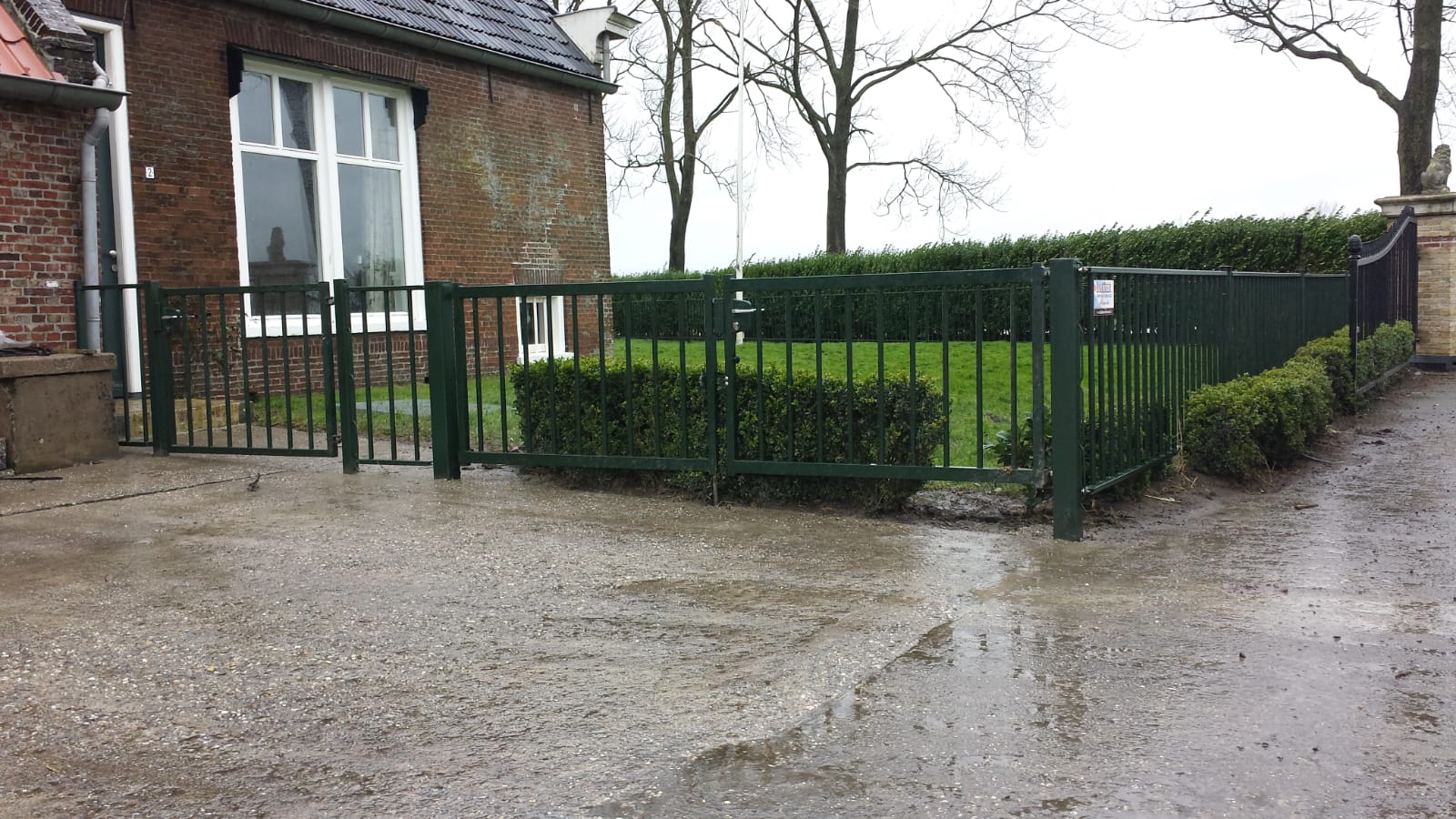 Draaipoort met tuinhek